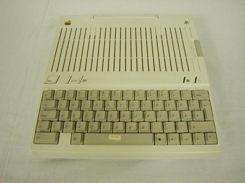 Apple IIc (1).jpg